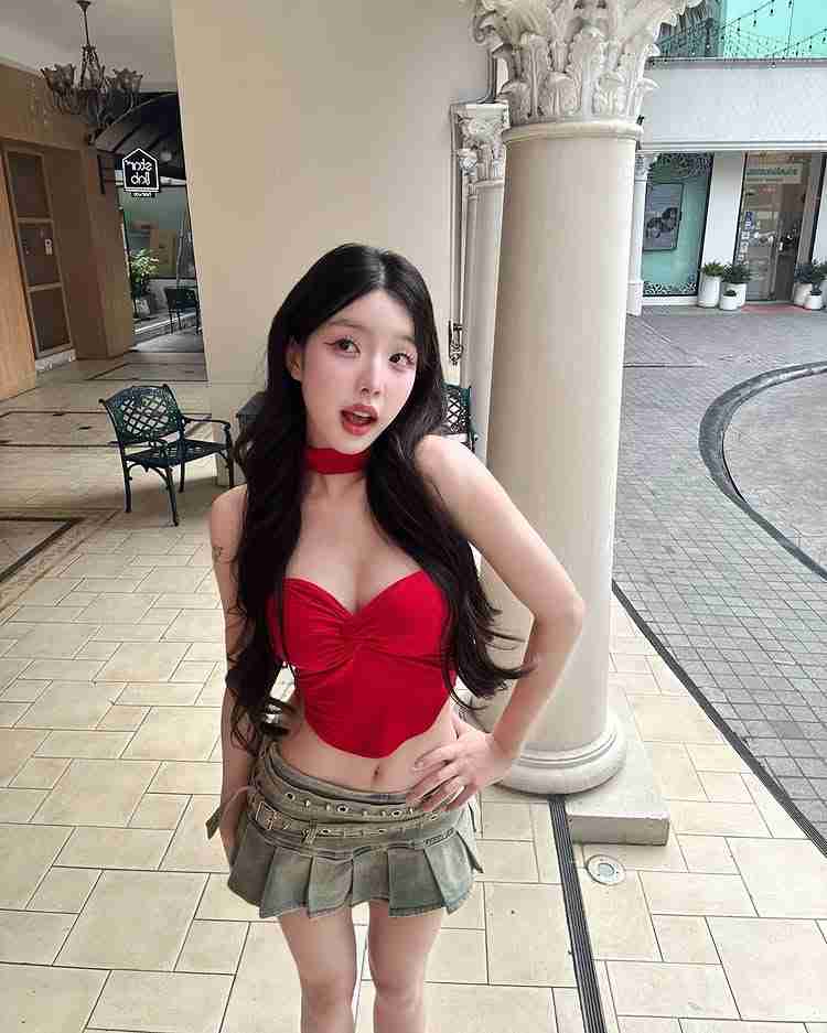 นีนี่ ชญาพัชร์ เน็ตไอดอลสาวลูกครึ่งไทย-ไต้หวัน